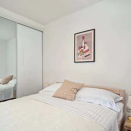 Apartamento A1-luxury W Big Balcony 4 Min Walk To