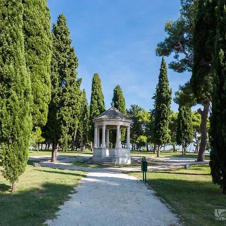 A1-luxury W Big Balcony 4 Min Walk To * Split